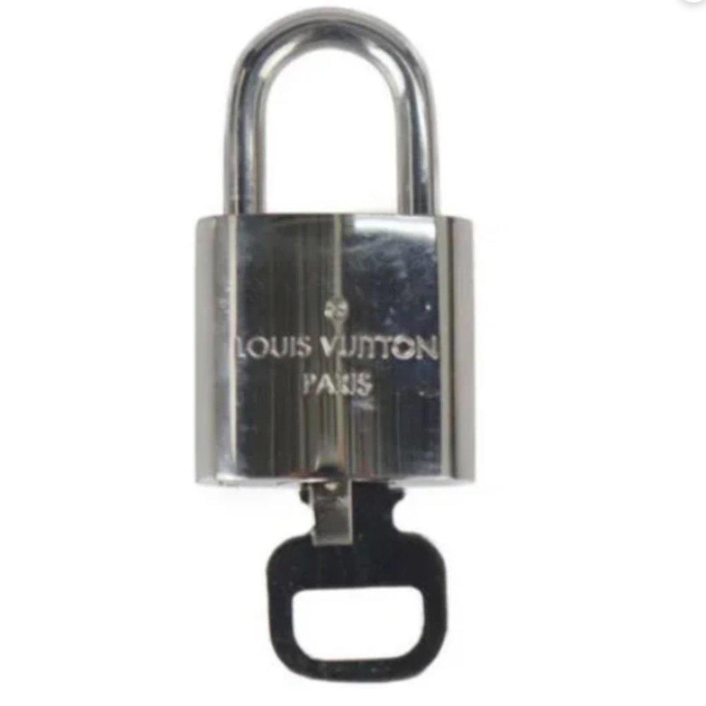 Louis Vuitton Silver Padlock Lock & Key w/Silver Chain (LVXX030)